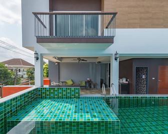 2BRs private pool in BKK, Calm area 3km to metro, 10 km to Pratunum - Bangkok - Piscina