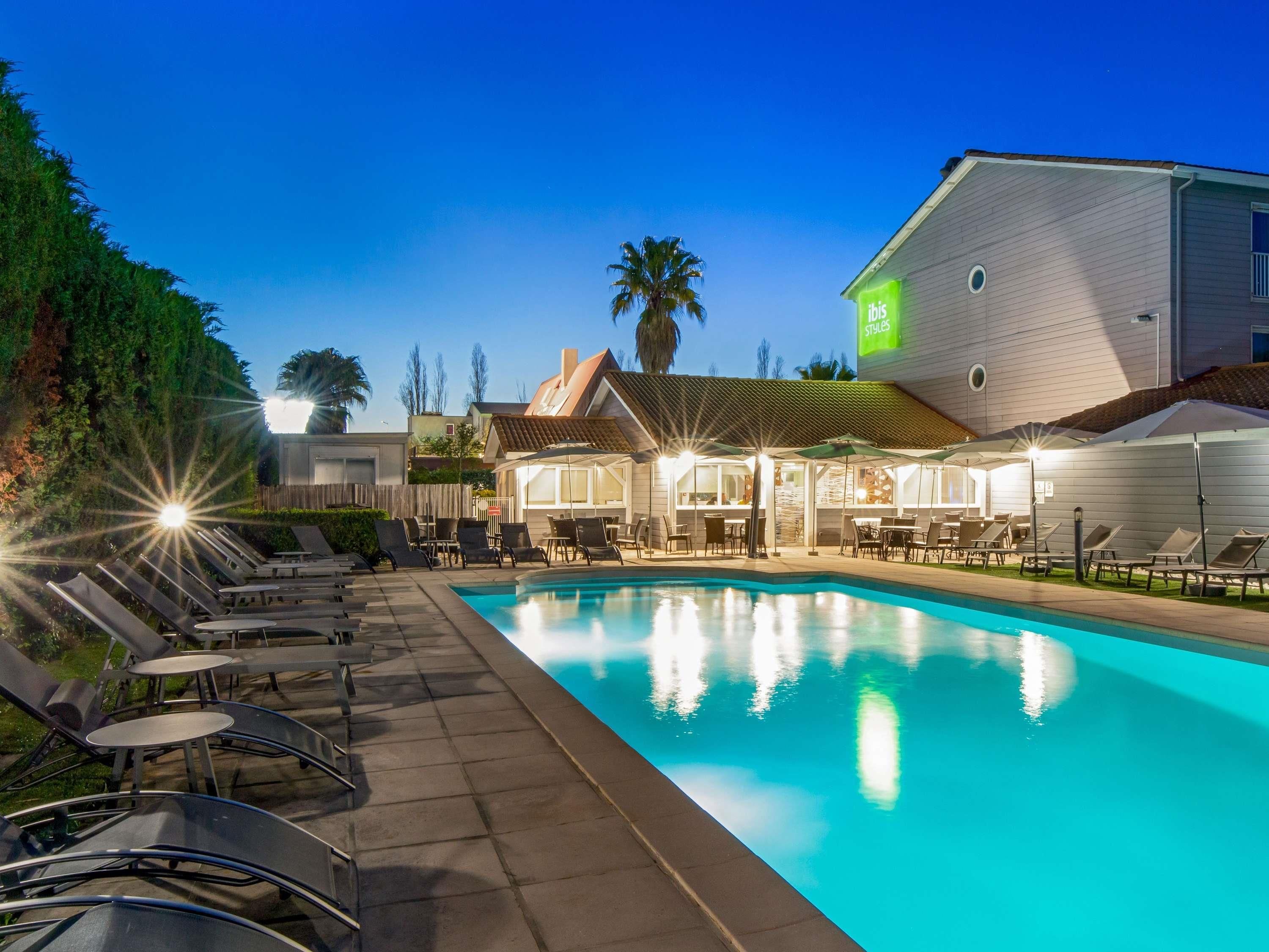 ibis Styles Aubagne Gemenos - Gémenos - Pool