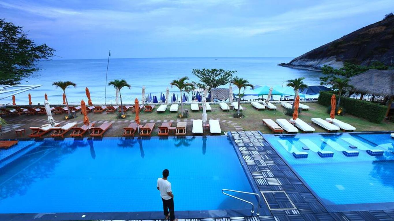 Sanae Beach Huahin