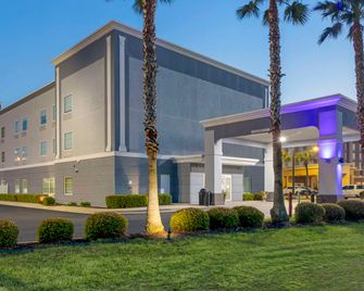 Best Western Plus Brunswick Inn & Suites - Brunswick - Byggnad