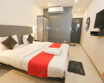 Hotel Green County - Kalyān - Bedroom