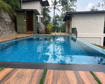 Camplights Stays - Tariyode - Zwembad