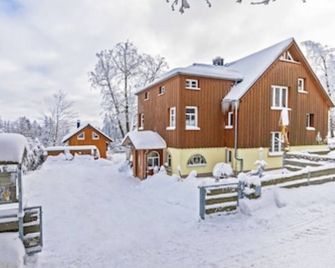 Fewo Geisingberg, cozy vacation apartment in a forest idyll - Altenberg - Будівля