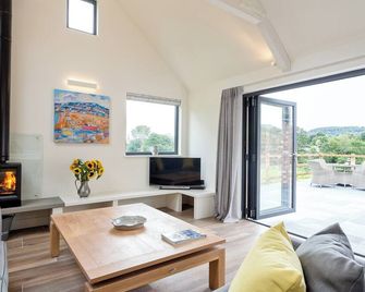 2 bedroom accommodation in Sidbury, near Sidmouth - Sidmouth - Living room