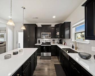 3b Brand New Construction- Family And Pet Friendly - Mount Holly - Cocina