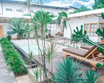 Danka Vacation Home - Batam - Patio