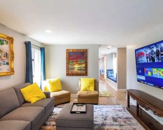 6 Kings Mega House in Uptown Charlotte - Charlotte - Sala