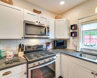 Family-Friendly Glens Falls Home w/ Sun Porch - Glens Falls - Kuchyň