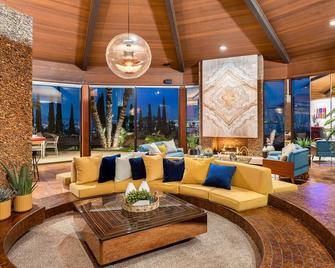 Via Vallarta - Los Angeles - Lounge