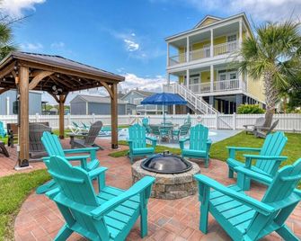 Beautiful 5 bedroom Four bath, Home with Private Pool Short Walk to the Beach - Murrells Inlet - Patio