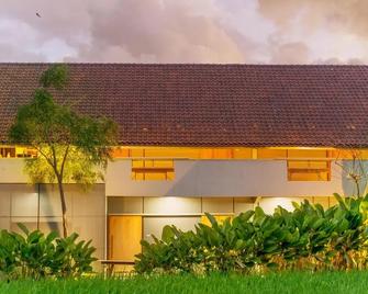 Kultur Umalas Hostel - Adults Only - North Kuta - Building