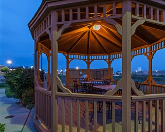 Candlewood Suites Tulsa Ne - Owasso By IHG - Owasso - Innenhof