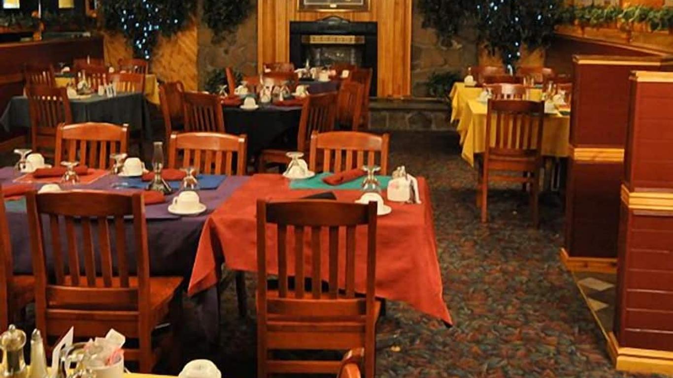 Pinewood Motor Inn