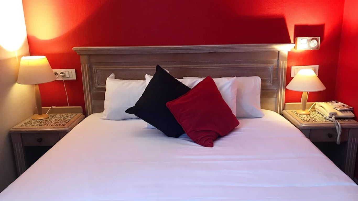 Brit Hotel Aux Sacres