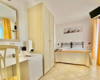 Hotel Sylesia - Letojanni - Bedroom