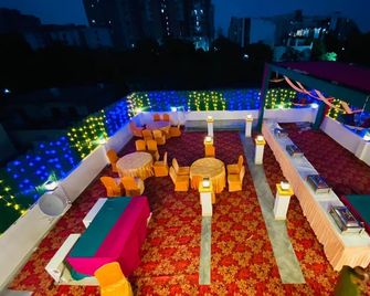 Crescent Inn - Greater Noida - Balkon