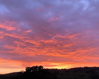 Romantic rural sunset retreat in historical Kent countryside for escape or fun! - Sevenoaks - Outdoor view