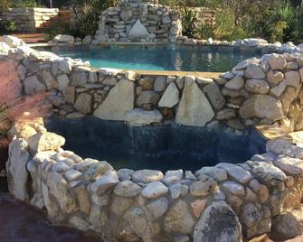 Sublime Oasis, Plunge Pool, Waterfall, Cabana, 2 Fireplaces, View Terraces! - Concan - Piscina