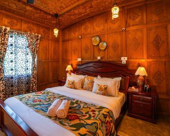 Moustache Houseboat Srinagar - Srinagar
