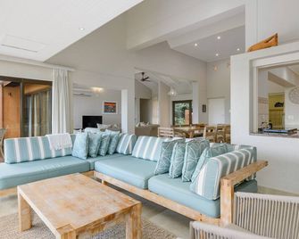 San Lameer Villa 13924 - 3 Bedroom Luxury - 6 pax - San Lameer Rental Agency - Southbroom - Living room