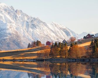 Storfjord Hotel - Skodje - Edificio