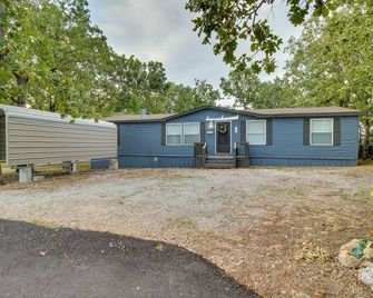 Lake-View Mountain Home Retreat w/ Fire Pit! - Mountain Home - Gebäude