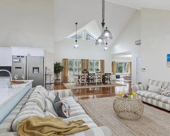 Sandy Shores - Huskisson - Living room