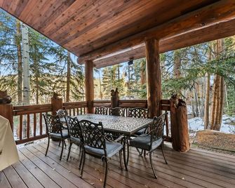 Luxury Log Retreat - Rustic Charm Meets Modern Comfort - Dillon - Balcony