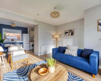 Charming Terrace House for Relaxing Retreat - Dumbarton - Salon
