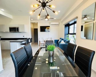 Beautiful 50 steps from the beach Torre Q - Mazatlán - Salle à manger