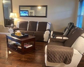 By Popular Demand - Richmond - Richmond - Sala de estar