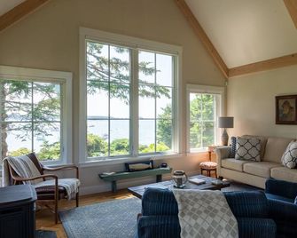 Wonderfully Appointed, Classic Maine Waterfront Cottage - Spruce Head - Sala de estar