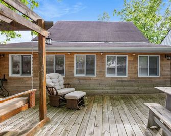 College Park Bungalow - Winchester - Terasa