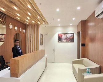 Mahaveer Residency Hotel - Thāne - 櫃檯