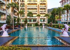 Central Patong apartment, close to everything! - Phuket City - Pool