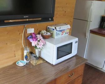 Dolphin Motel - Tofino