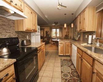 Cozy 2-bedroom cabin for a snowy day retreat-Steps away from Wild Basin, RMNP! - Allenspark - Cuisine