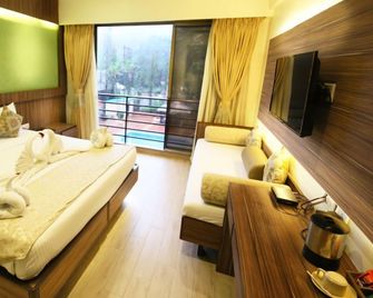 Zaras Resort Khandala - לונאבאלה