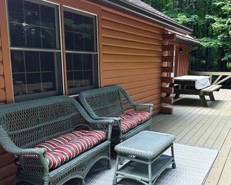 Allen Falls Private Woodland Cabin on 30 acres - Potsdam - Pátio