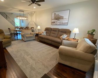 Recently Updated 3br/2ba townhome; Great Location - Minersville - Living room