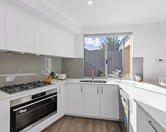 Beautiful 3x2 home near Vic Park, Curtin & CBD - Bentley - Cocina