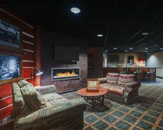 Expanded 2 Queen with Sofa Sleeper, Stoney Creek Sioux near Hard Rock Casino - Sioux City - Lounge