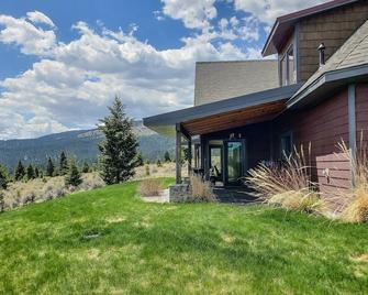 Stunning Hollowtop House - McAllister
