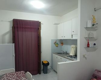 70sqm furnished apartment 600m from the Sea - Scalea - Kitchen