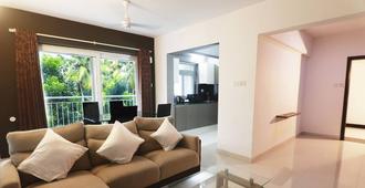Transit Suites by GrandWest - Nedumbassery - Living room