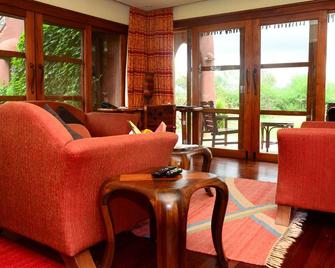 Amboseli Serena Safari Lodge - Amboseli - Living room