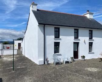 Eileen's House - Bantry - Building