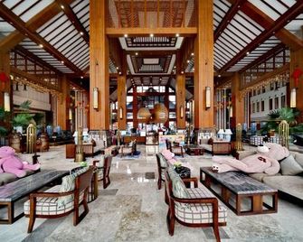 Nishi Haitai Junting Hotel - Wej-chaj - Salónek