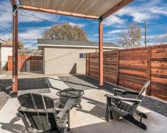 Perfect Peach with Game Room - Dumas - Balkón