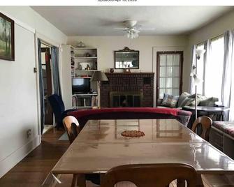 Adorable home next to stunning Wilber Park - Oneonta - Dining room